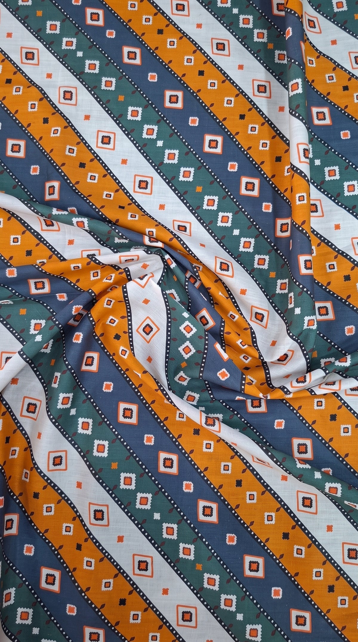 Printed Lawn Unstitched Fabric – FL19